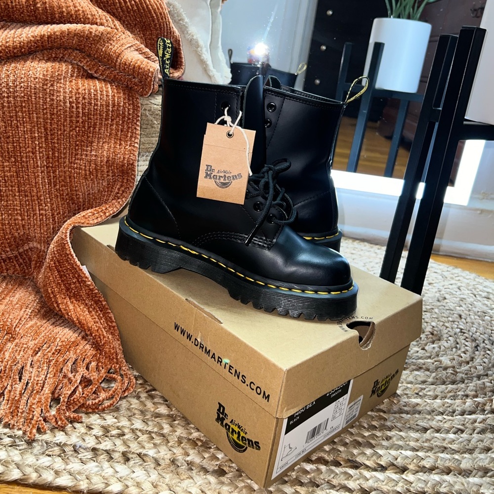 Dr. Martens 1460 BEX SMOOTH LEATHER LACE UP BOOTS